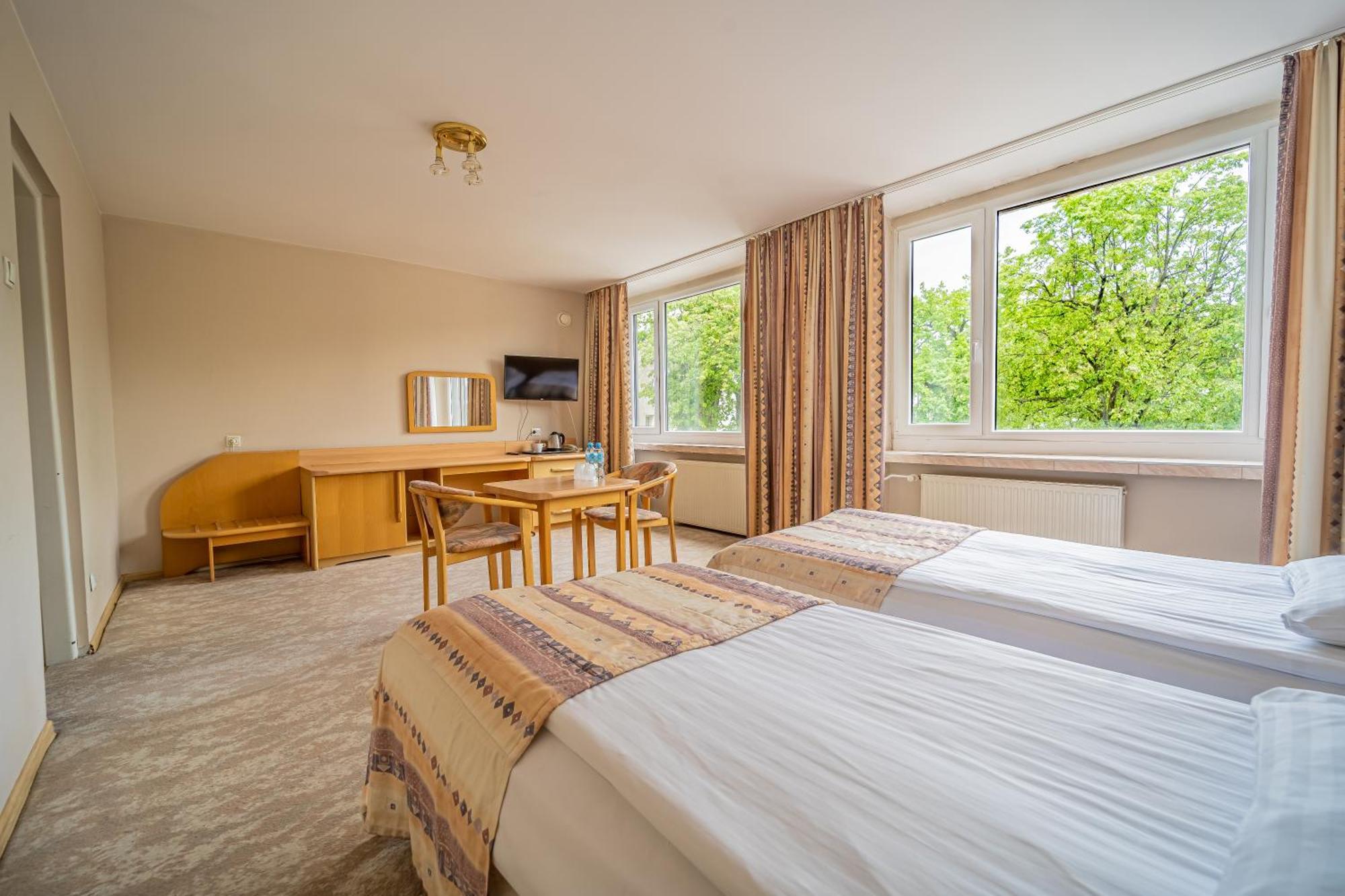 Hotel Mazowiecki Lodz Esterno foto