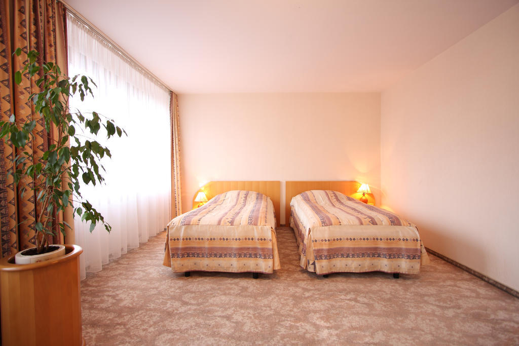 Hotel Mazowiecki Lodz Esterno foto