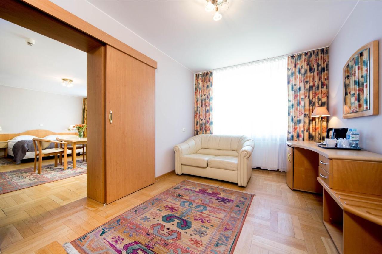 Hotel Mazowiecki Lodz Esterno foto